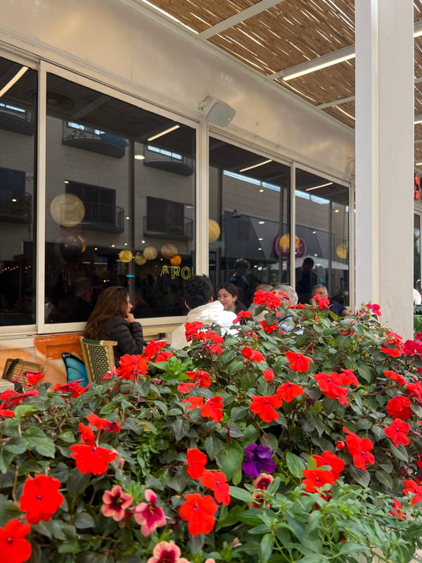 Morning retail activity documented across Kiryat Bialik commercial district