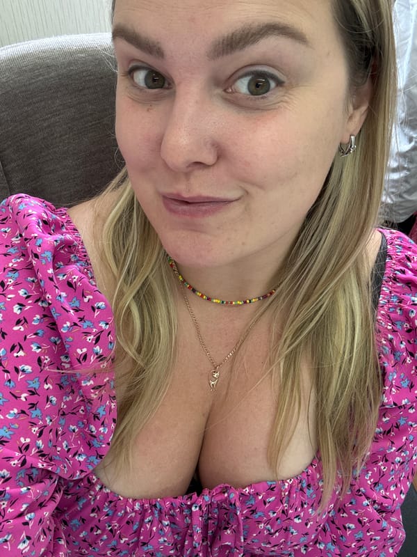 Playful close-up selfies in pink floral and beaded jewelry, Noviy