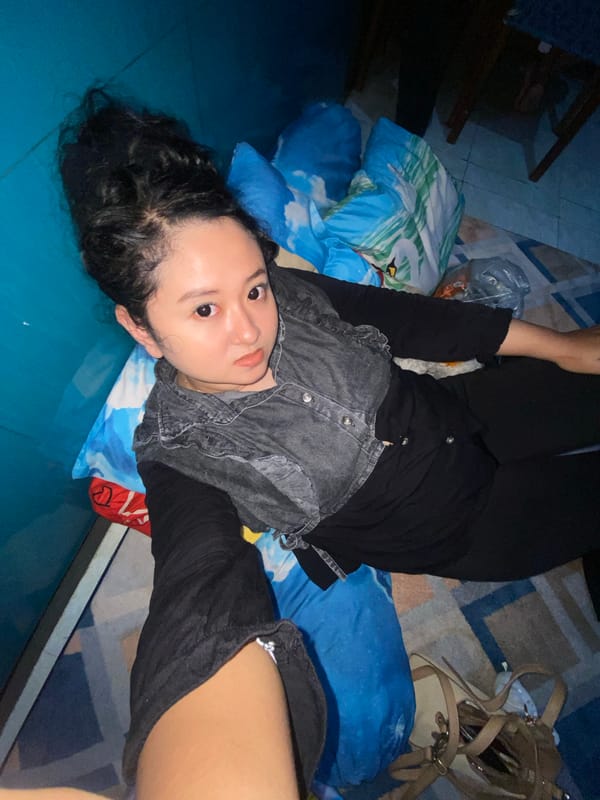 Quiet afternoon moment captured in Gelam home