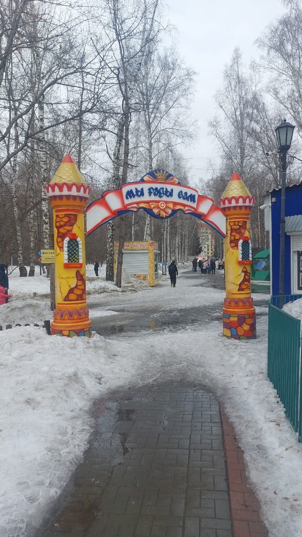 Winter zoo visit and playground scenes documented in Novosibirsk
