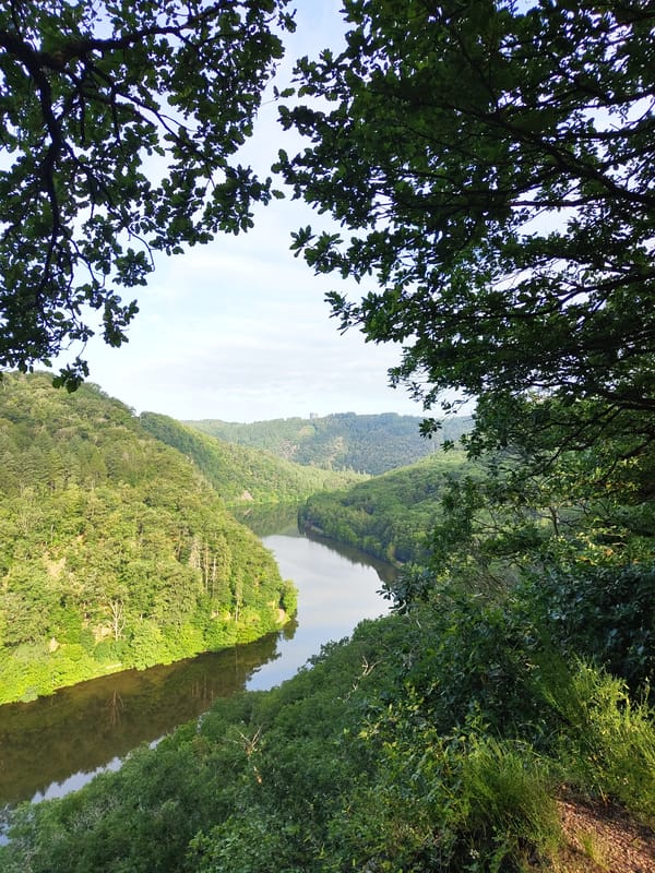 Hiking the Saarschleife viewpoint trails in Mettlach, Germany