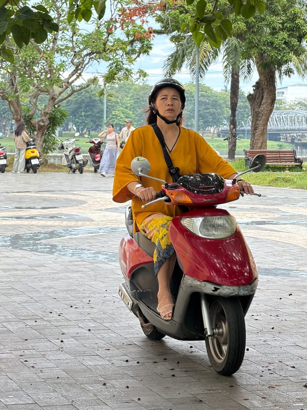 Street life and traditional art in Thuận Hóa Ward, Huế