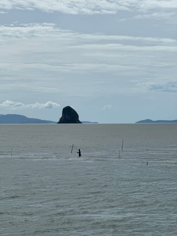 Overcast morning at Don Sak's Lomprayah ferry terminal