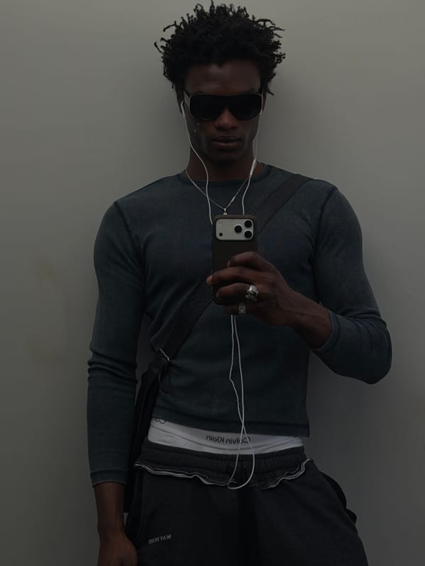 Man takes selfie in London wearing sunglasses and headphones