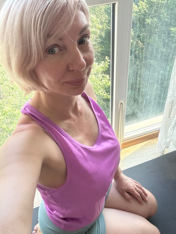 Woman documents morning fitness routine in Sochi residence