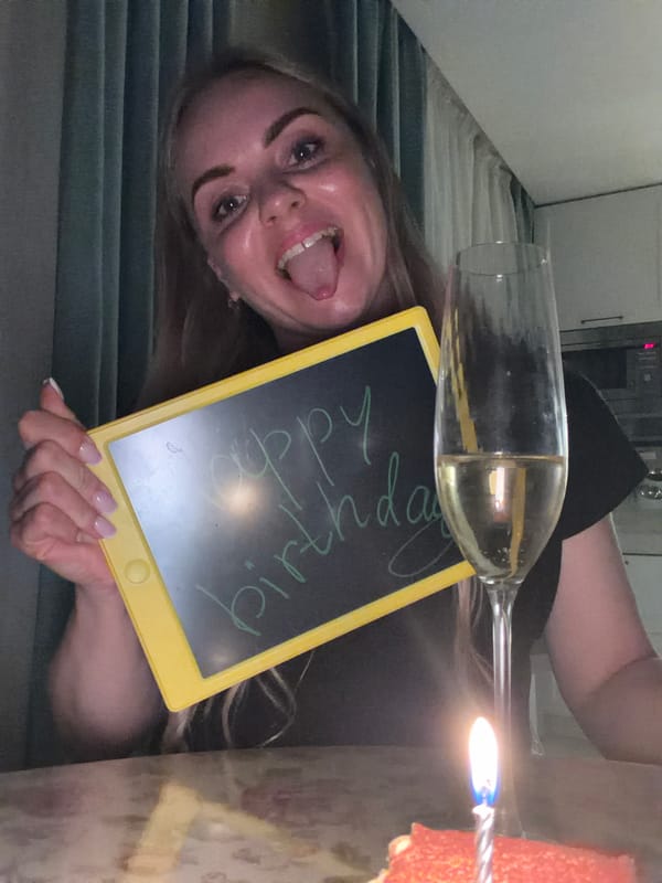 Woman celebrates 36th birthday with cake and roses in Votkinsk