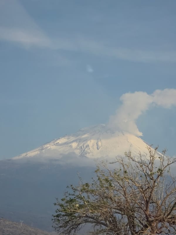 Popocatépetl volcano emits ash plume in Mexico