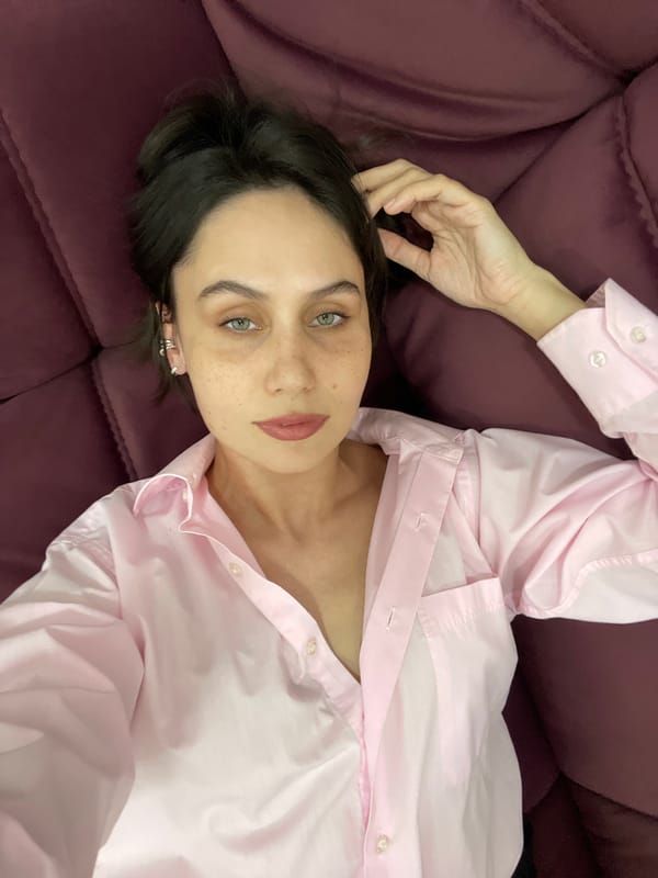 Person takes playful bathroom selfie in Izhevsk