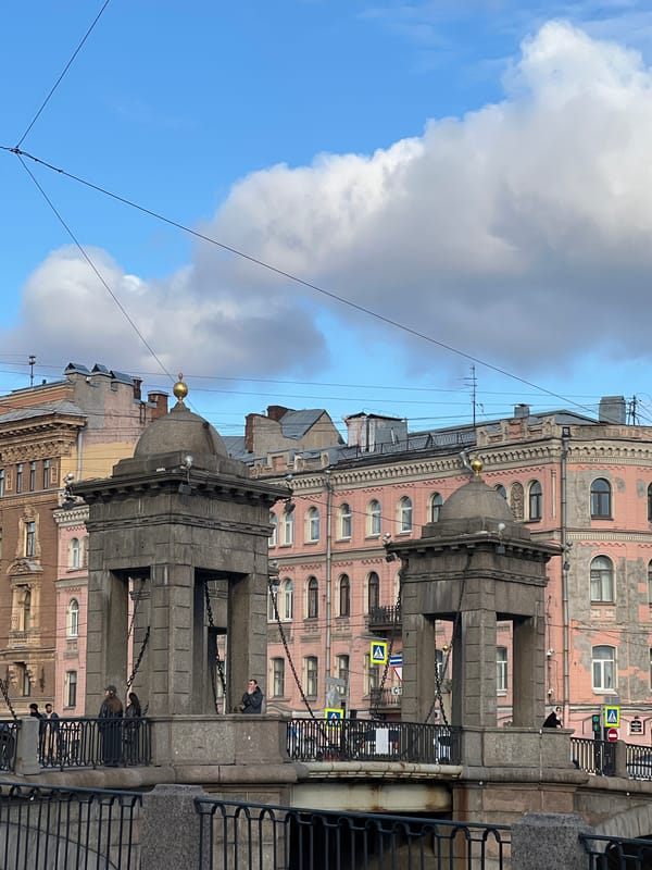 Tourist captures historic Saint Petersburg landmarks during afternoon walk