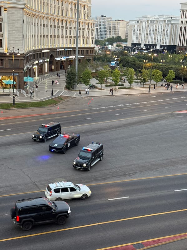 Tesla Cybertruck and G-Class SUVs run convoy with emergency lights