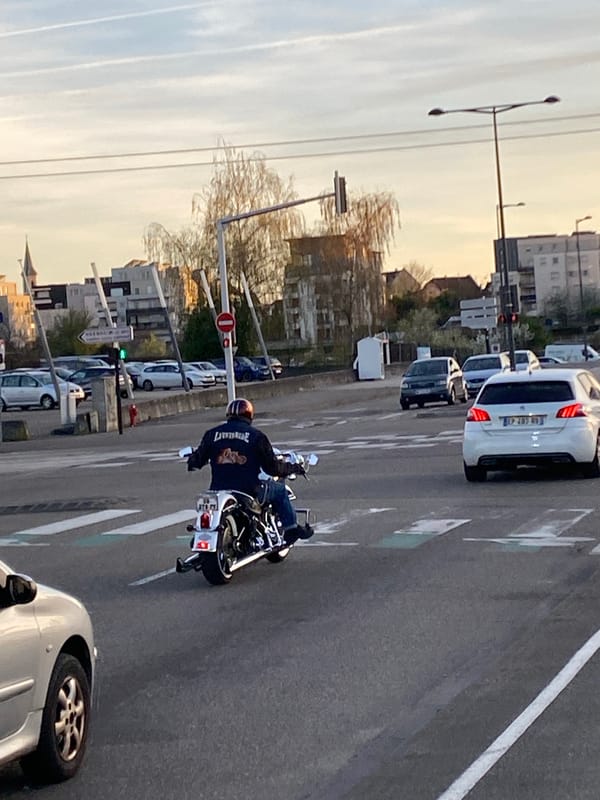 Daily life moments captured in Hœnheim: motorcycling, gym workouts
