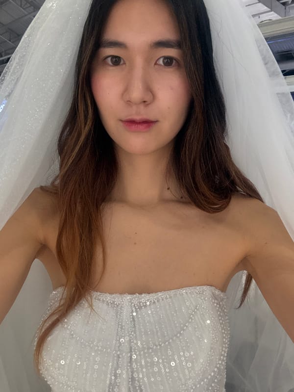 Wedding dress expo draws visitors in Paris