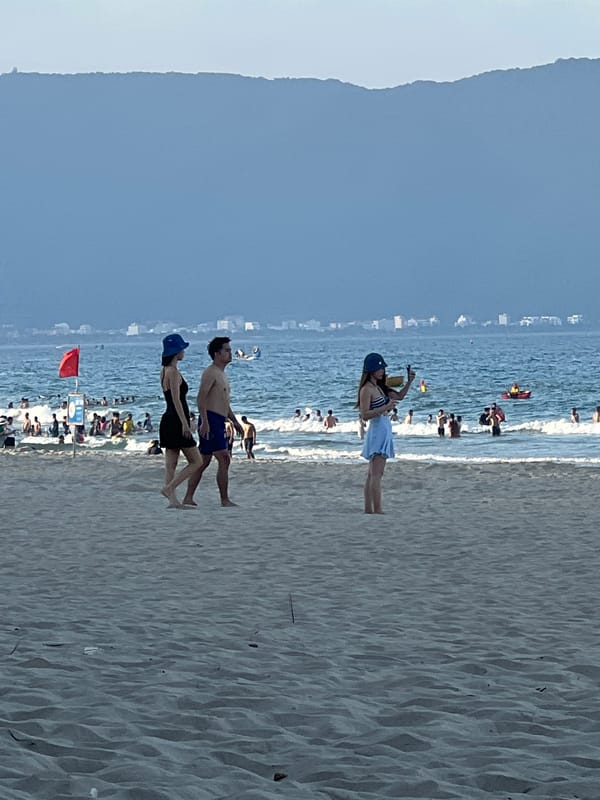 Busy summer morning at My Khe Beach, Đà Nẵng