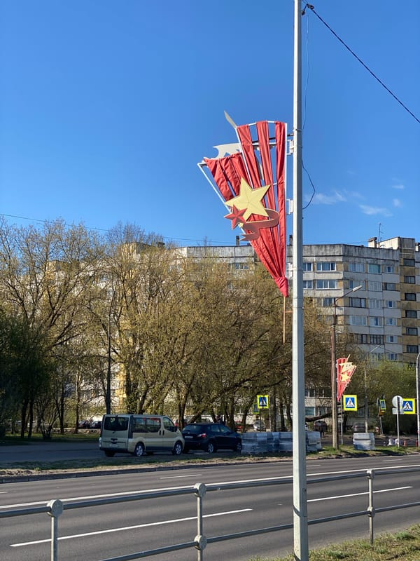 Morning scenes captured in Kingisepp during commemorative street preparations