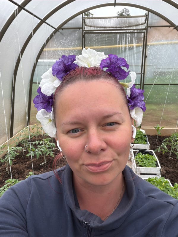 Flower crown photo session in Russian greenhouse
