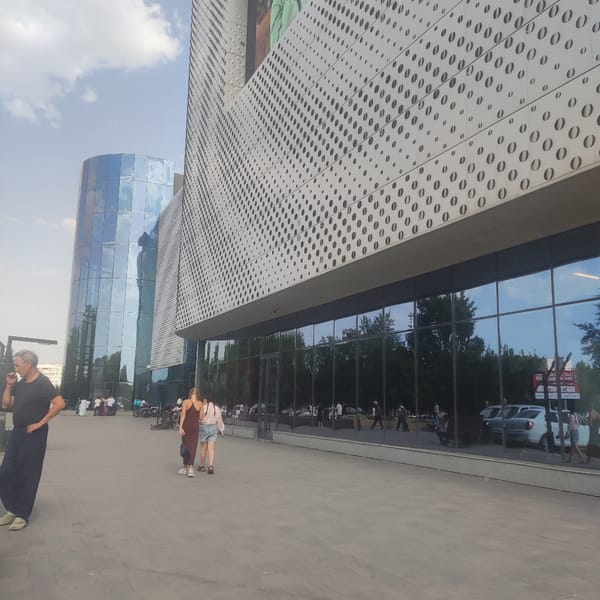 Ordinary Saturday morning at Ekibastuz shopping center documented