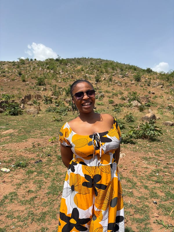 Woman poses for outdoor portrait session in Jos hills