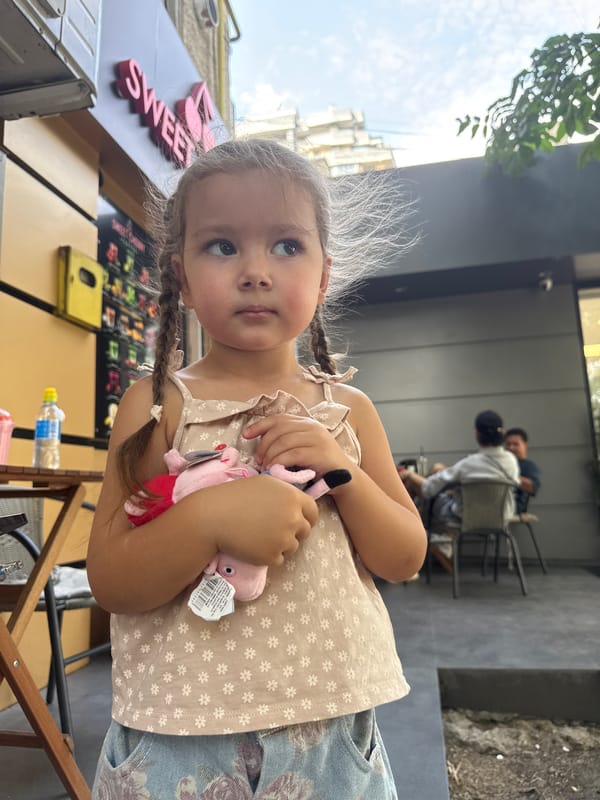 Bubble tea stop on a Chișinău street, summer afternoon