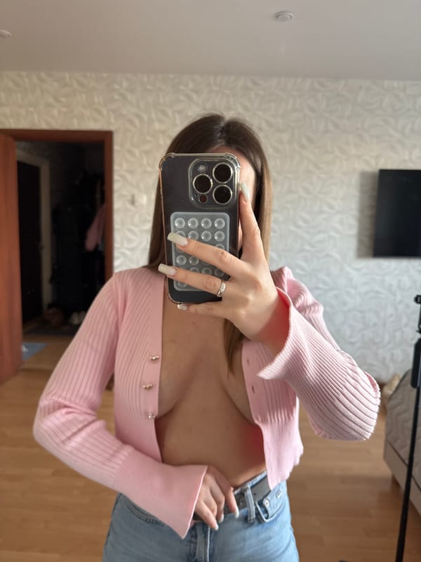 Woman takes mirror selfie in Orekhovo-Zuyevo home