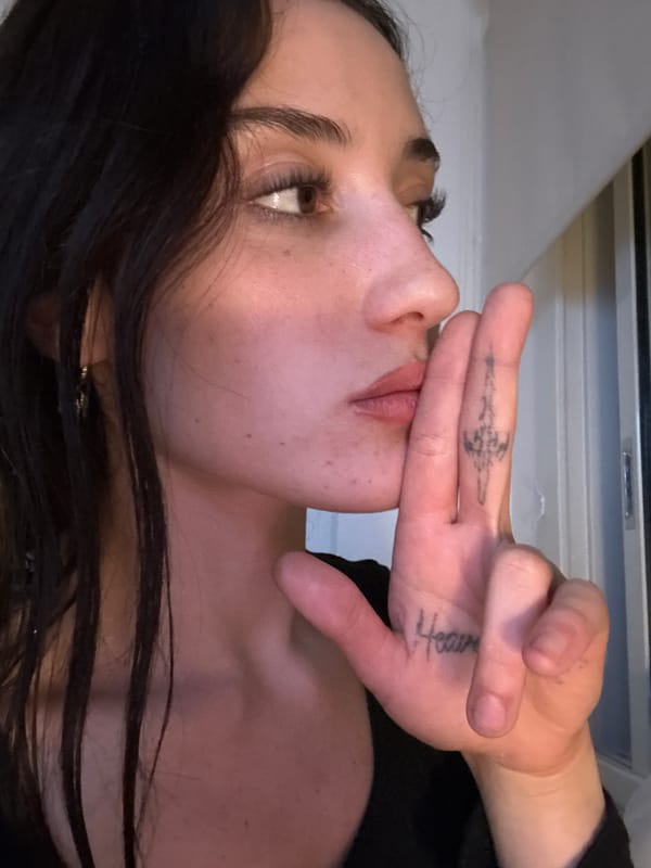 Early morning moments captured in Buenos Aires: books, children, podcasts