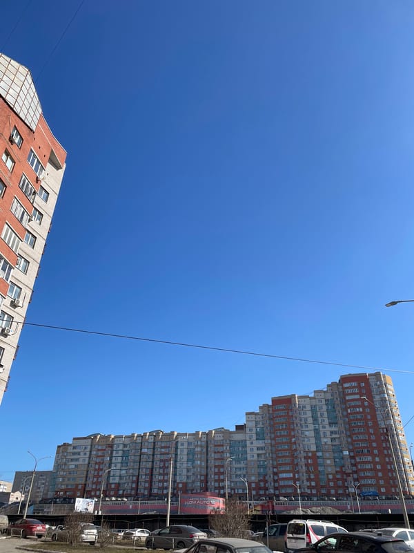 Morning scenes captured across Izhevsk including selfies and climbing