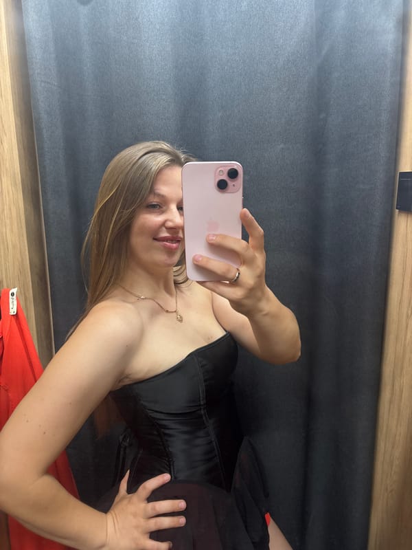 Fitting room and tea shop selfies around Kropyvnytskyi
