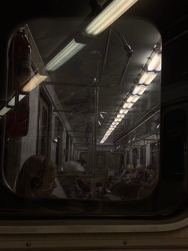 Rush hour crowds fill Moscow subway car