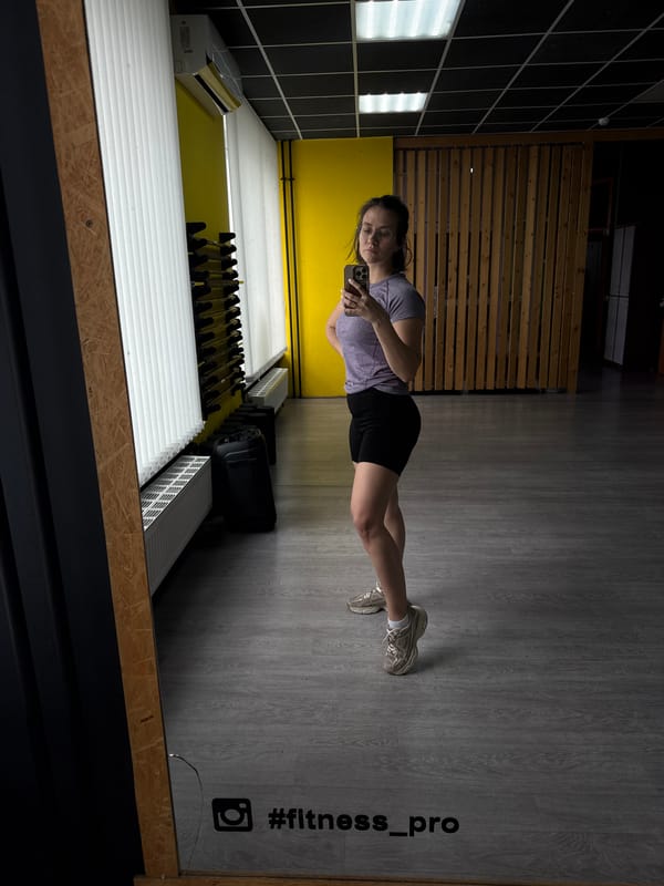 Woman takes gym mirror selfies in Pervomaysky fitness studio