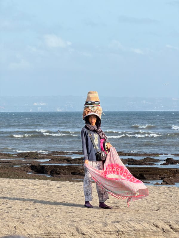 North Kuta beach life: vendors, sunbathers, and paddleball