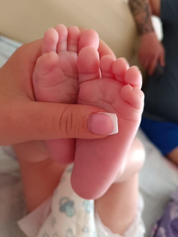 Newborn baby's first moments captured in Tobolsk home