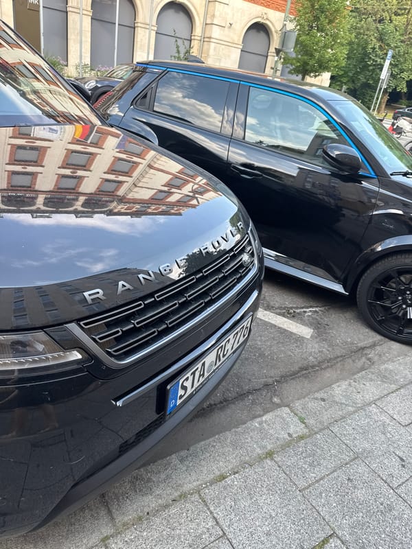 Street scenes and transit snapshots across central Munich