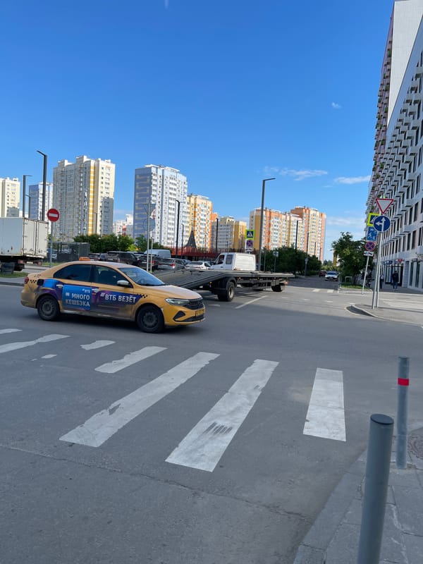 Routine street life documented in Kommunarka residential district