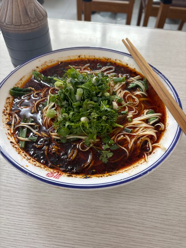 Late night dining and transit scenes captured in Chashanzhuhai