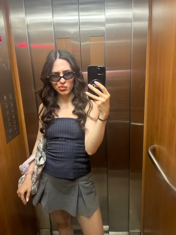 Elevator mirror selfie in Palma de Mallorca