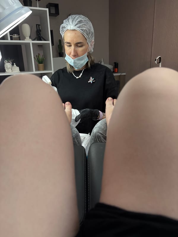 Inside a Mahilyow nail salon during an afternoon appointment