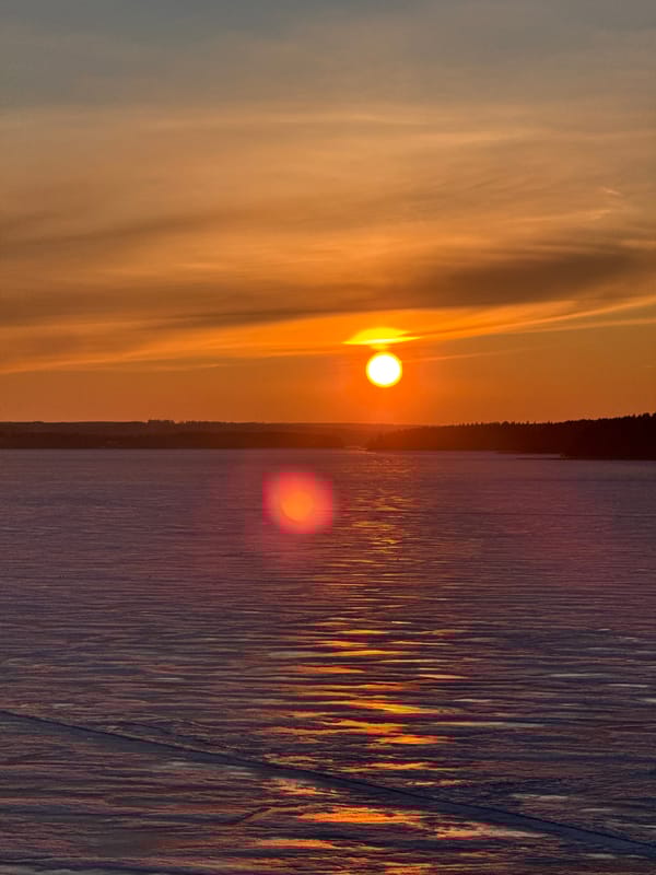 Ordinary afternoon moments captured across Votkinsk, Russia