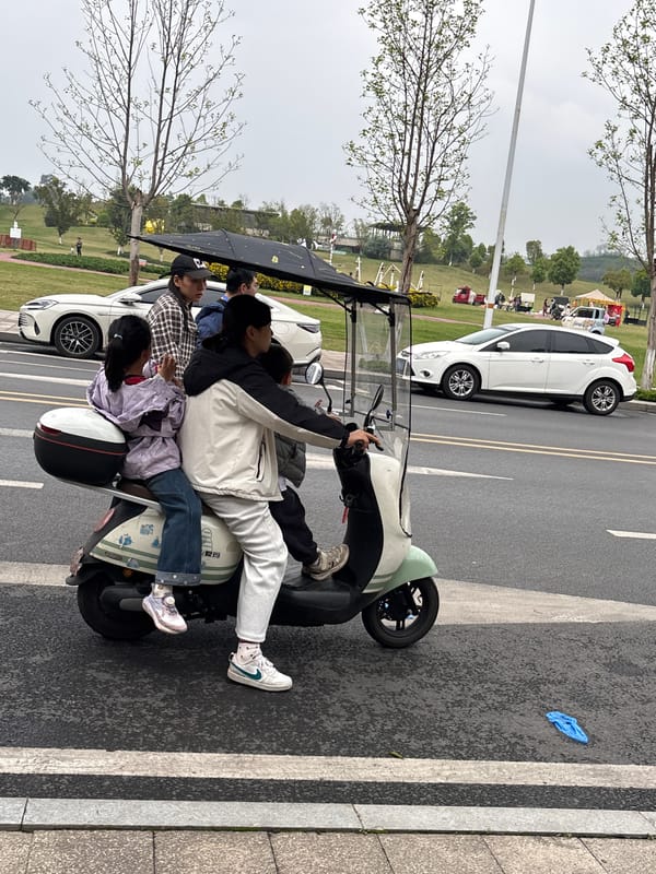 Morning street life documented across Jiangjin residential areas