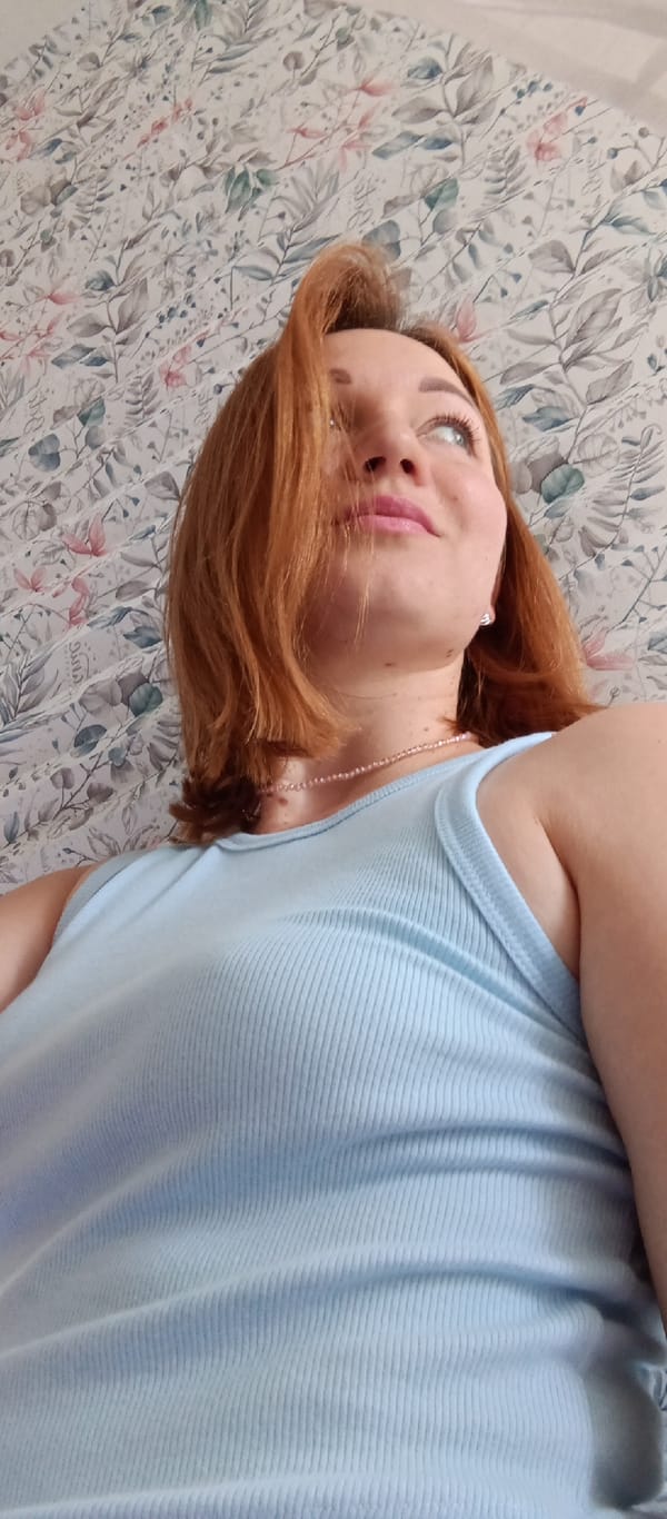 Woman documents day in series of selfies and portraits
