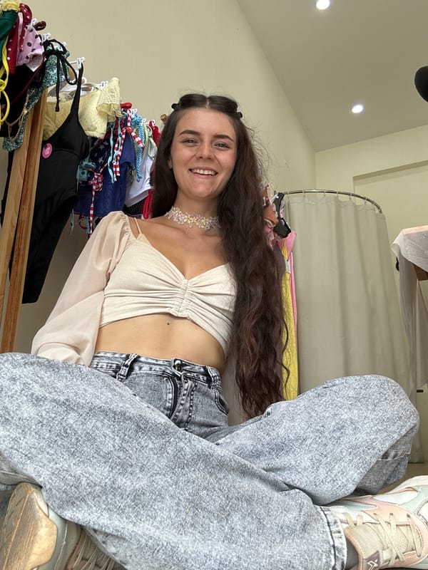 Boutique try-on session and street scenes in Nha Trang
