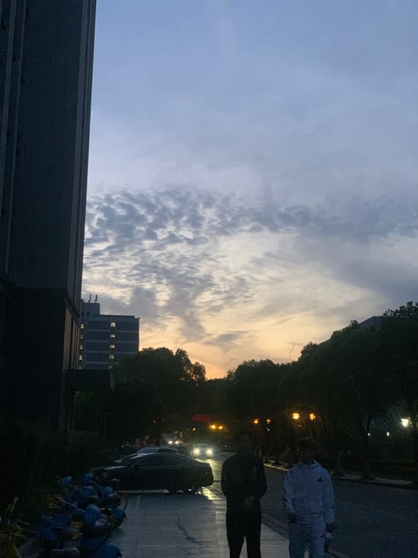 Morning documentation of urban life in Jiangning District