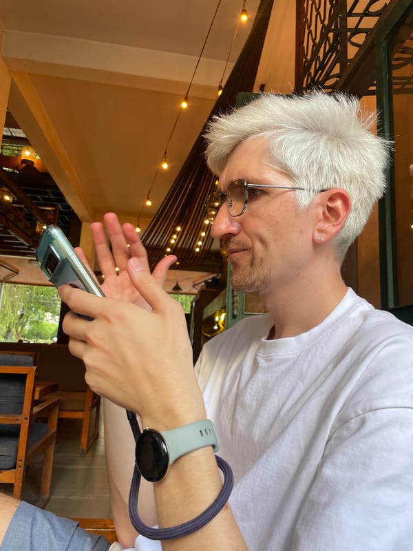 Morning in Liên Nghĩa: vintage café vibes and street life