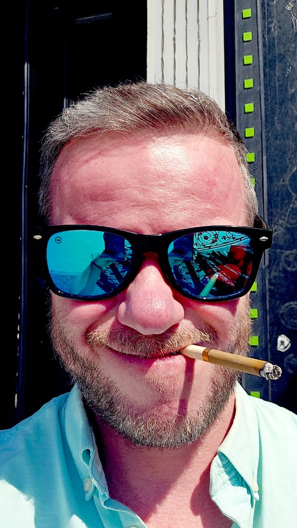 Man enjoys outdoor smoke break in sunny Moscow