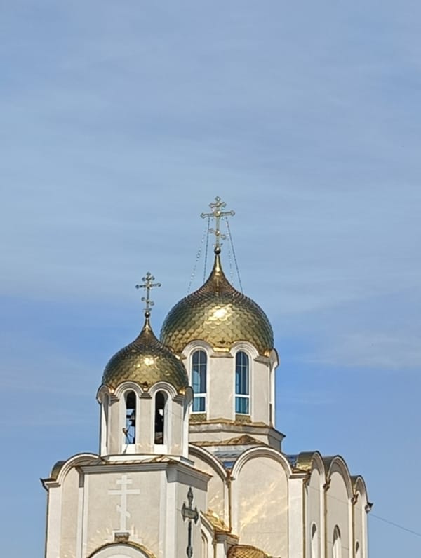 Casual moments documented in Maiaky, Ukraine within two minutes