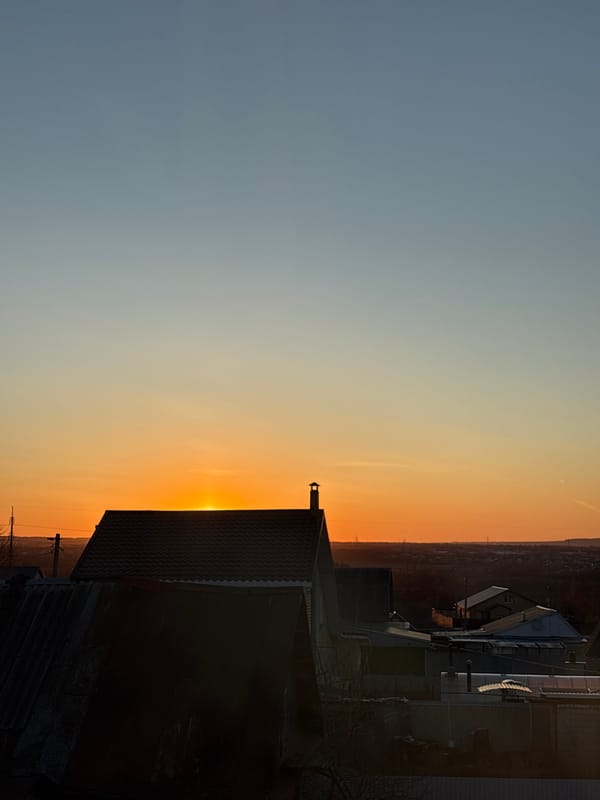 Sunset documented over Ulyanovsk residential district April 15