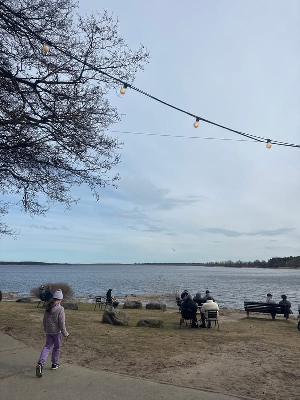 Spring afternoon stroll documented along Riga's Daugava River waterfront