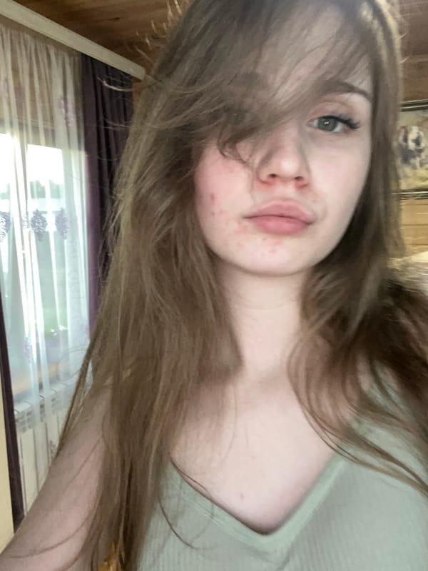 Afternoon mirror selfie session at home in Ashkadar, Russia