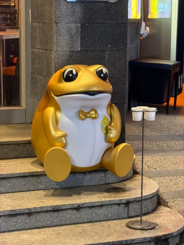 Late-night street scenes around a Seoul urban district