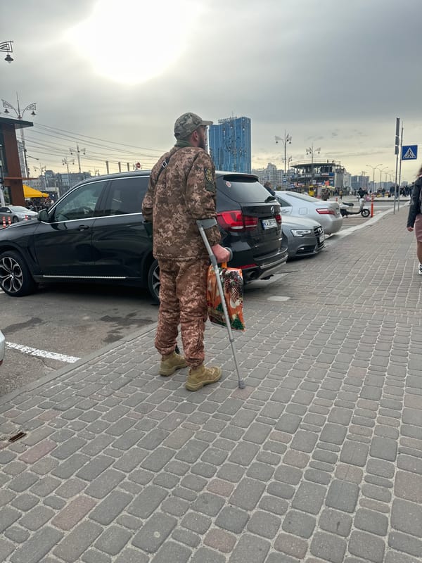 Morning street life documented across Kyiv locations