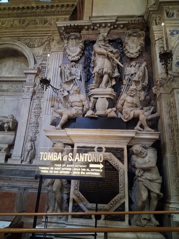 Inside Padua's basilicas and chapels on a July morning