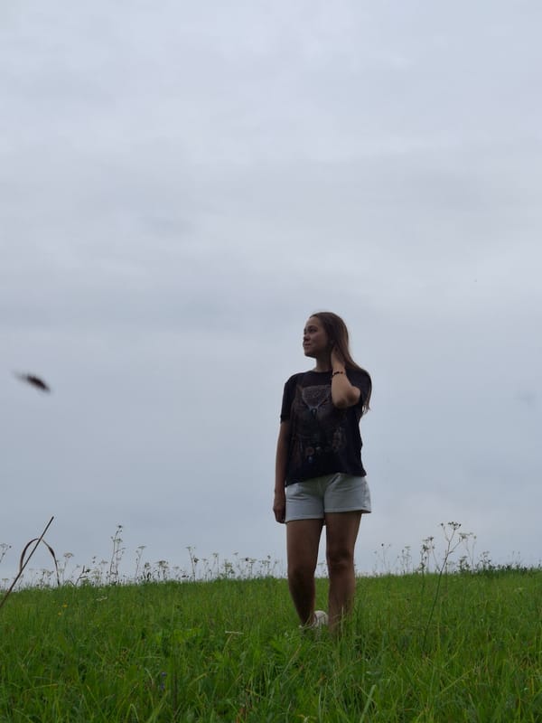 Casual afternoon in a grassy field near Гаревая, Russia